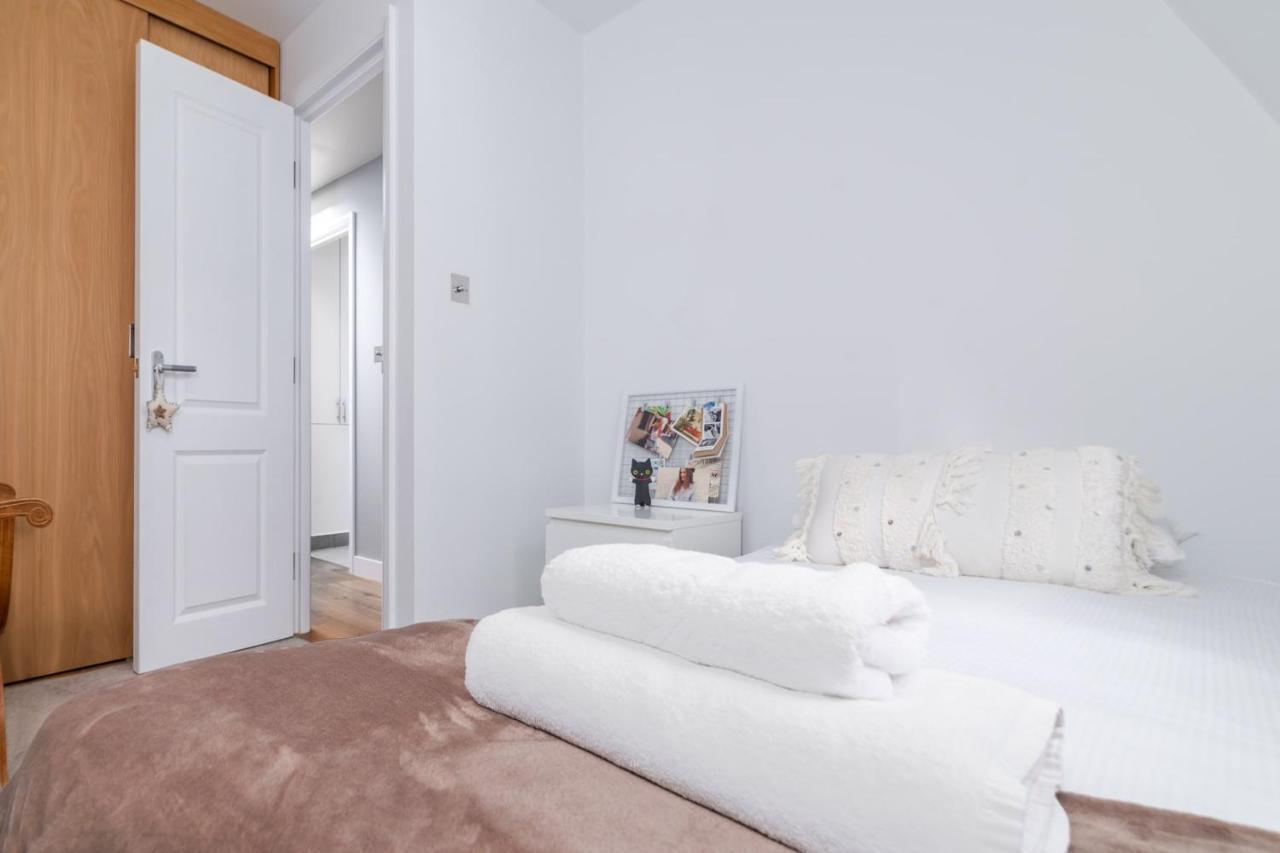 Guestready - Mews House - Spacious 2br In West Kensington Londra
